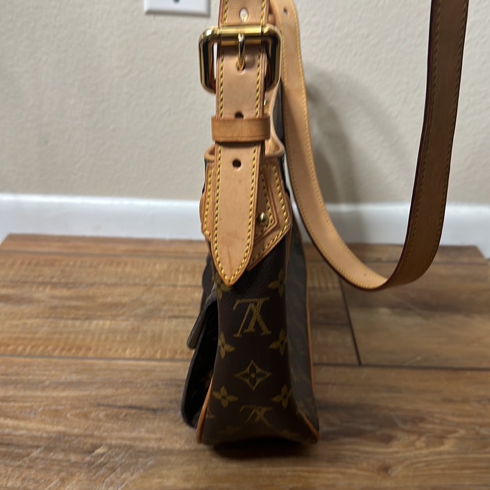 Louis Vuitton Monogram Hudson GM Bag‎ - Picture 6 of 15